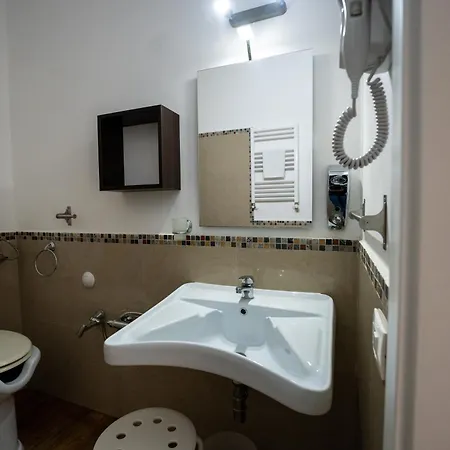 Achibea Nocleg ze śniadaniem 4*