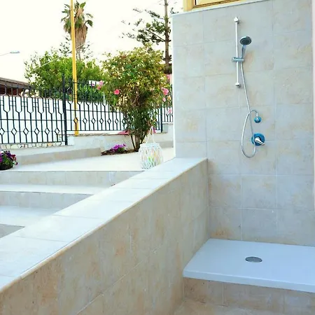 Achibea Bed & Breakfast 4*